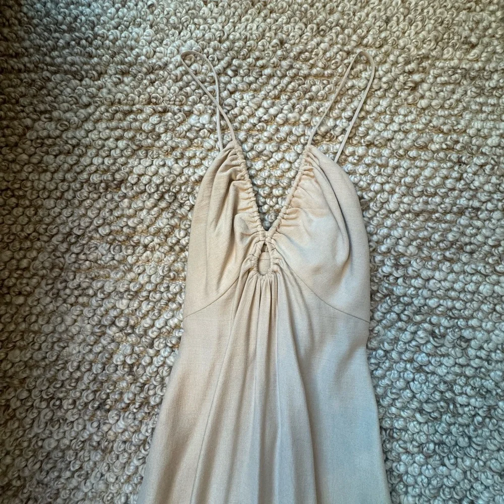 NWOT- Elegant Beige Spaghetti Strap Dress. Key hole middle. - Picture 4 of 11